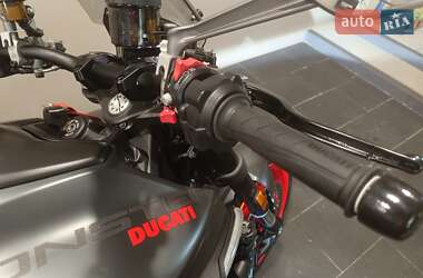 Мотоцикл Без обтекателей (Naked bike) Ducati Monster Plus 937 2022 в 