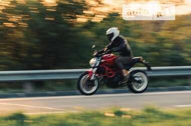 Мотоцикл Без обтекателей (Naked bike) Ducati Monster 2017 в Киеве