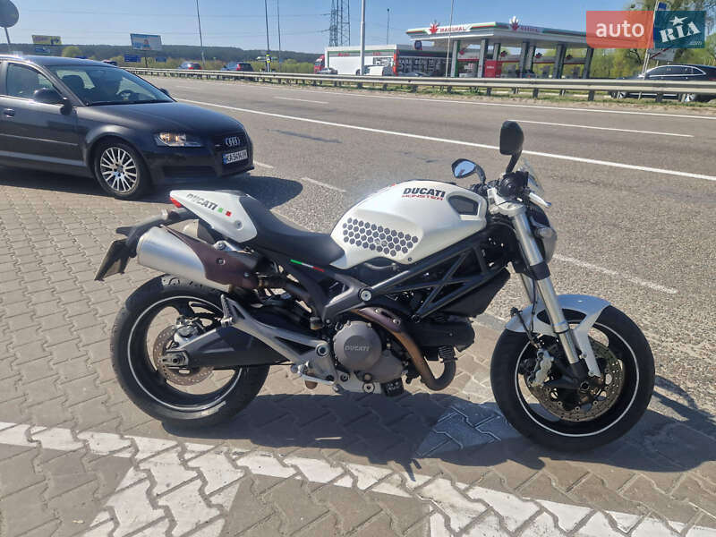 Ducati Monster 2013