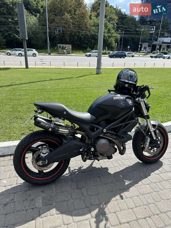 Ducati Monster 2012