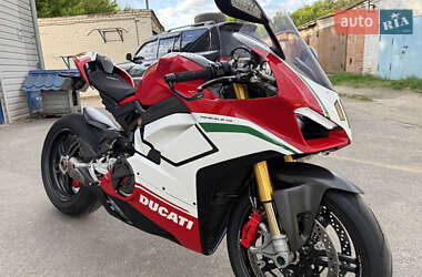 Спортбайк Ducati Panigale V4S 2019 в 