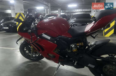 Спортбайк Ducati Panigale V4S 2022 в 