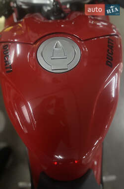 Спортбайк Ducati Panigale V4S 2022 в 