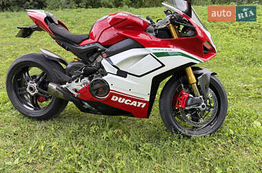 Спортбайк Ducati Panigale V4S 2019 в 
