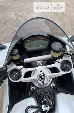 Спортбайк Ducati Panigale 2015 в 