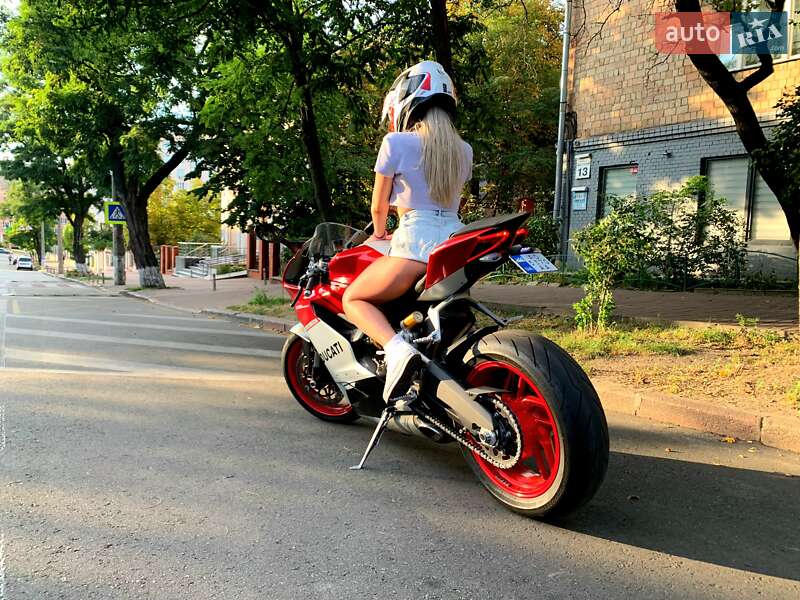 Спортбайк Ducati Panigale 2015 в Киеве