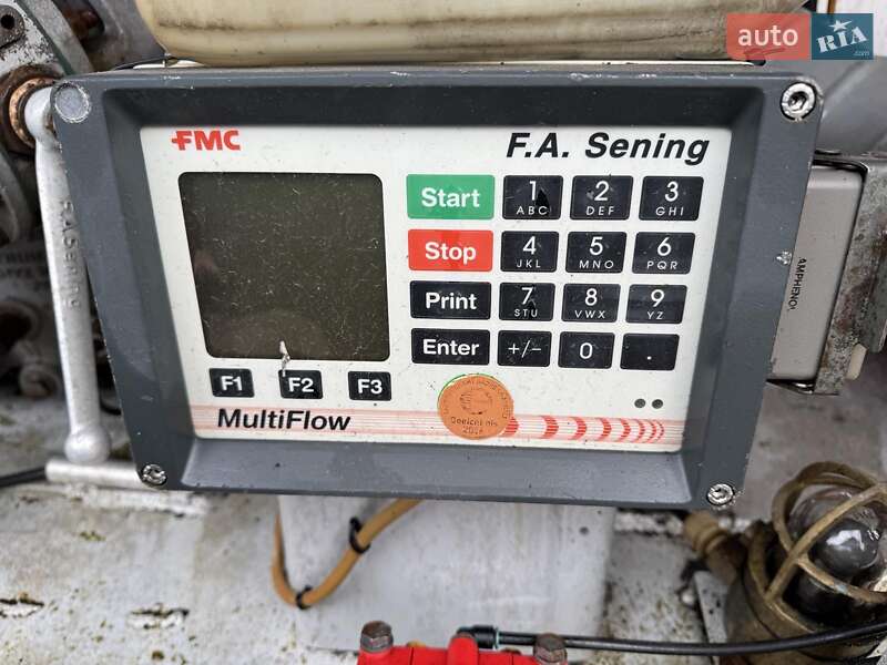 Цистерна напівпричіп Esterer  DHE0189T 2001 в Черкасах