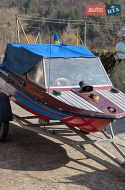 Катер Fairline Phantom 1986 в Залещиках
