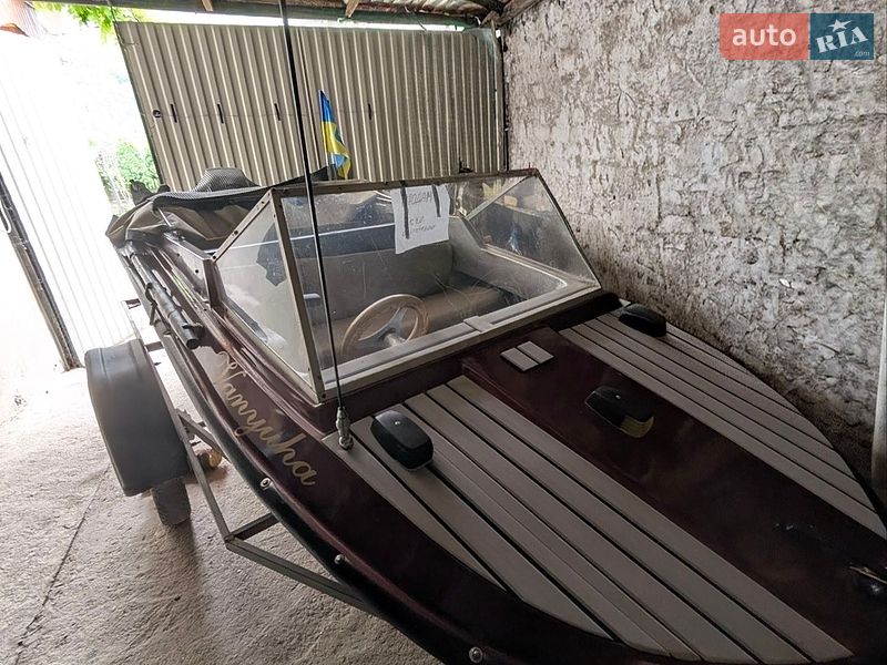 Катер Fairline Phantom 1986 в Заліщиках