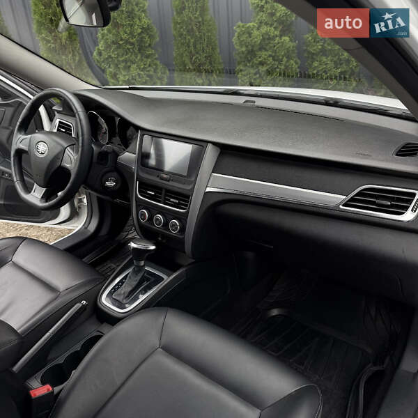 Седан FAW B30 2019 в Дніпрі