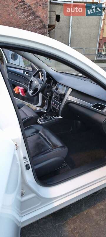 Седан FAW B30 2019 в Львові