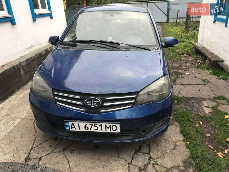 Седан FAW V5 2013 в Згуровке