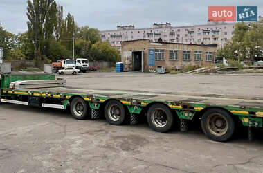 Низкорамна платформа Faymonville STN 2008 в Бучі