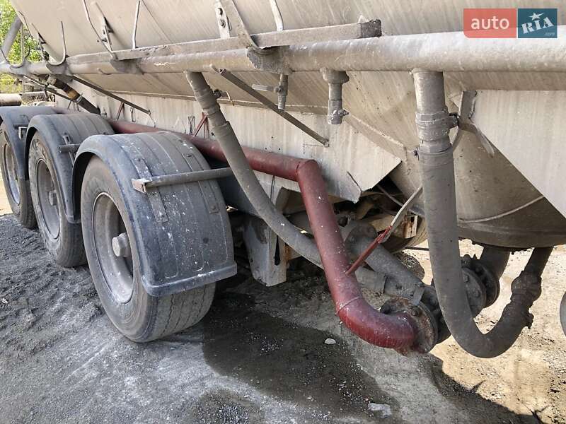 Цистерна полуприцеп Feldbinder EUT 1981 в Ровно