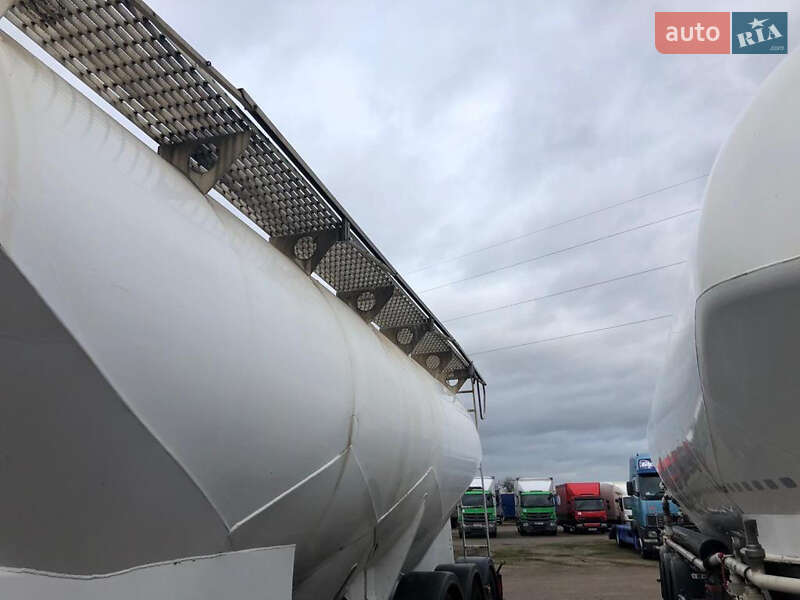 Цистерна полуприцеп Feldbinder EUT 2003 в Днепре