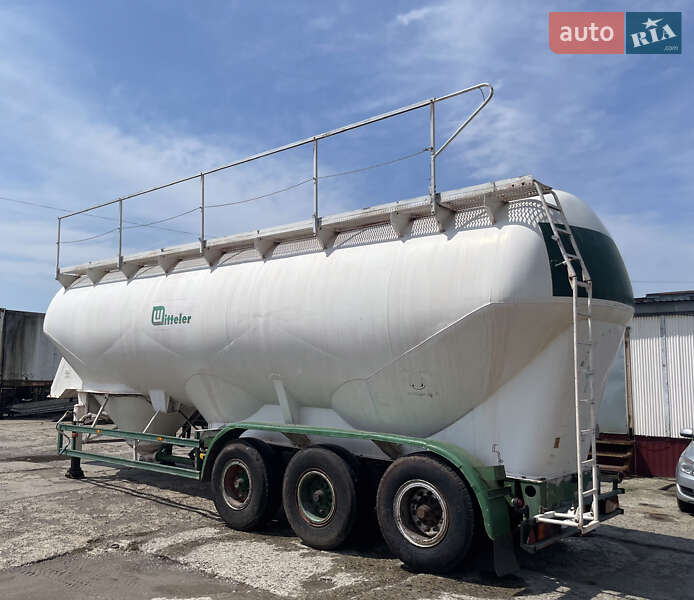 Цистерна полуприцеп Feldbinder EUT 1989 в Львове