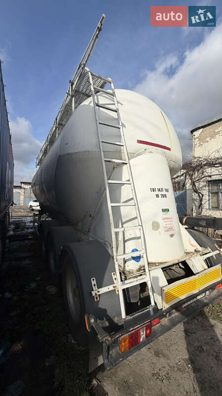 Цистерна полуприцеп Feldbinder EUT 1980 в Измаиле