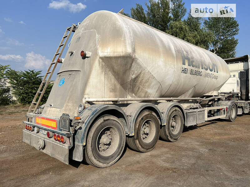 Цистерна напівпричіп Feldbinder FFB 2001 в Дніпрі