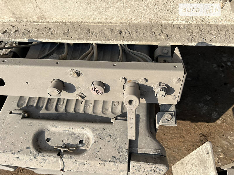 Цистерна напівпричіп Feldbinder FFB 2001 в Дніпрі