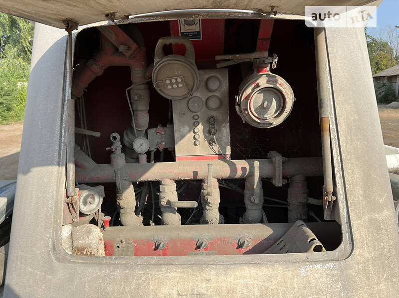 Цистерна напівпричіп Feldbinder FFB 2001 в Дніпрі