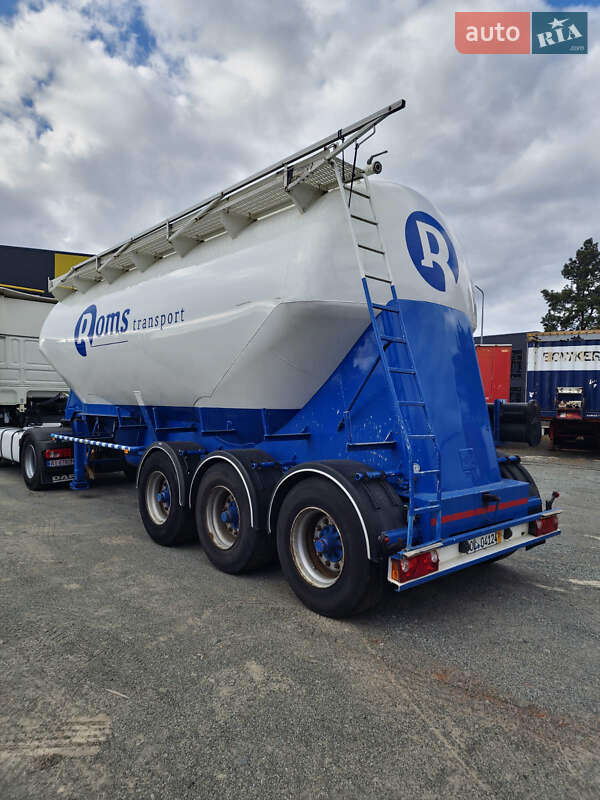 Цистерна Feldbinder FFB 2002 в Вышгороде