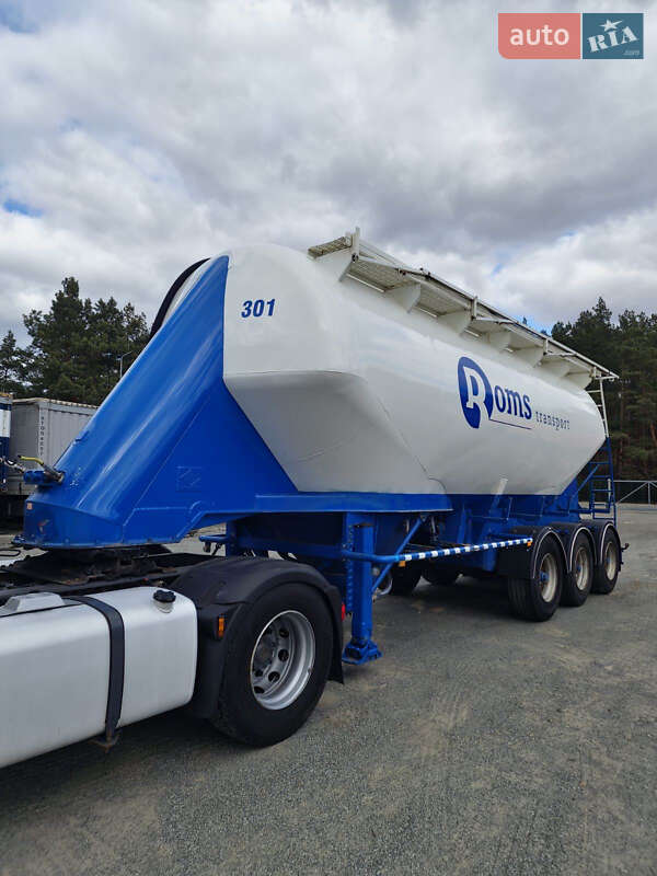 Цементовоз Feldbinder FFB 2002 в Вышгороде