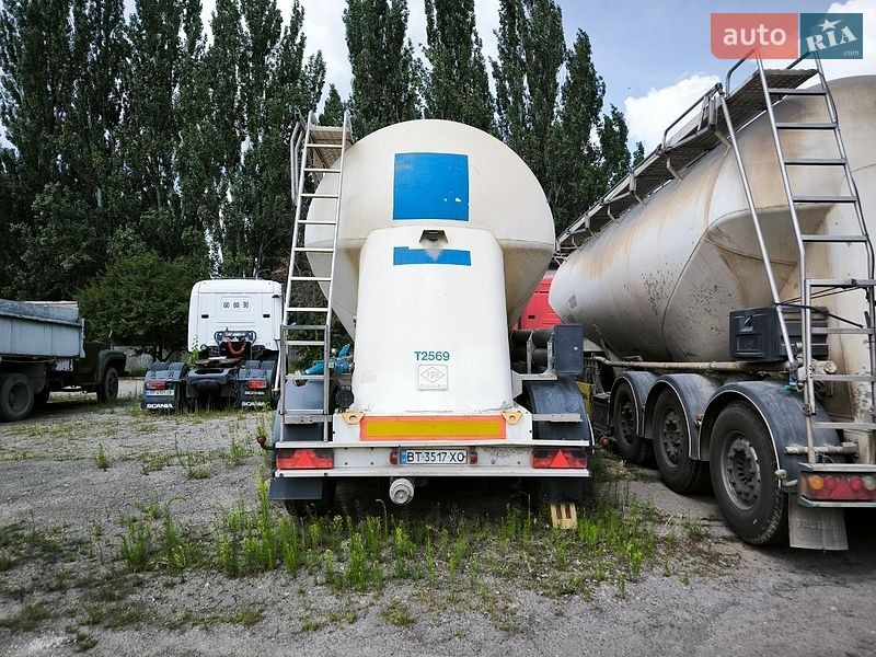 Цементовоз Feldbinder FFB 2011 в Миколаєві