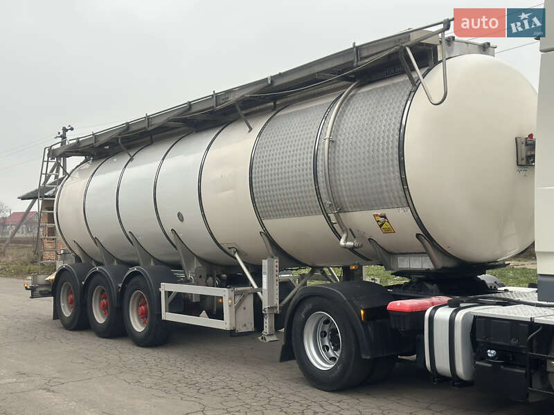 Цистерна напівпричіп Feldbinder TSA 2004 в Дубні