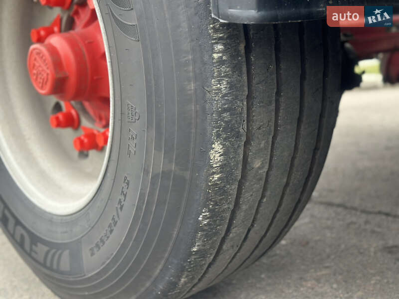 Цистерна напівпричіп Feldbinder TSA 2004 в Дубні