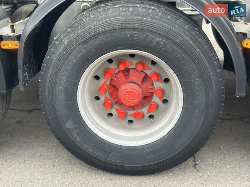 Цистерна напівпричіп Feldbinder TSA 2004 в Дубні