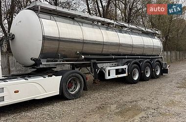 Цистерна полуприцеп Feldbinder TSA 2000 в Черновцах