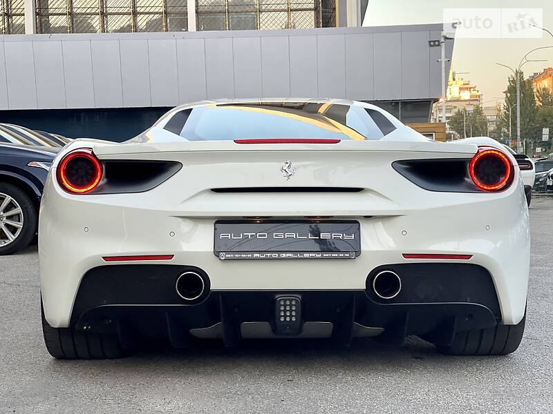 Купе Ferrari 488 GTB 2015 в Киеве