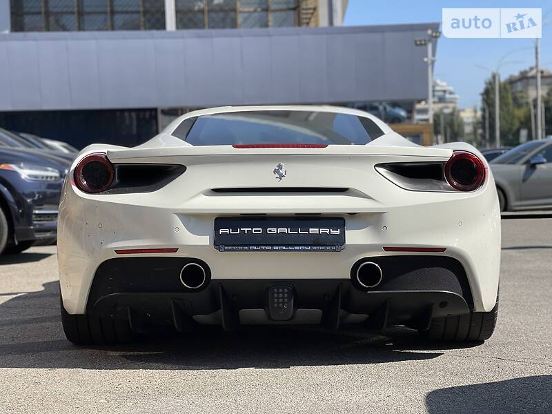 Купе Ferrari 488 GTB 2015 в Киеве