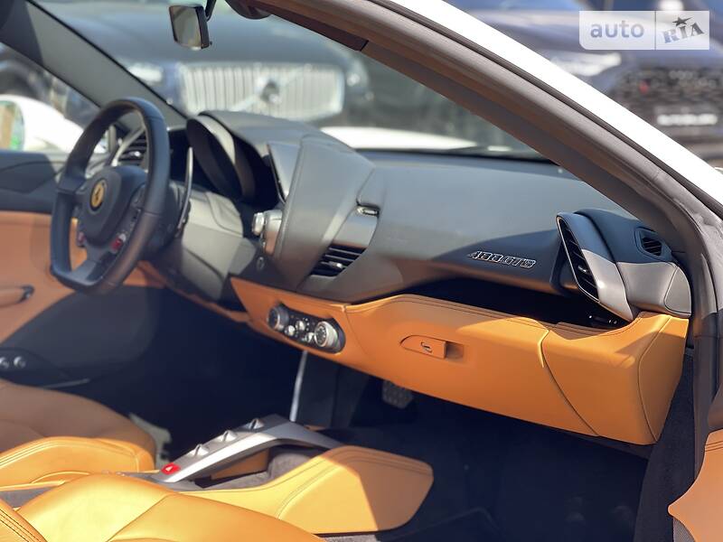 Купе Ferrari 488 GTB 2015 в Киеве
