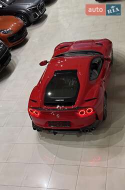 Купе Ferrari 812 Superfast 2020 в 