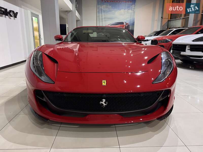 Купе Ferrari 812 Superfast 2020 в 