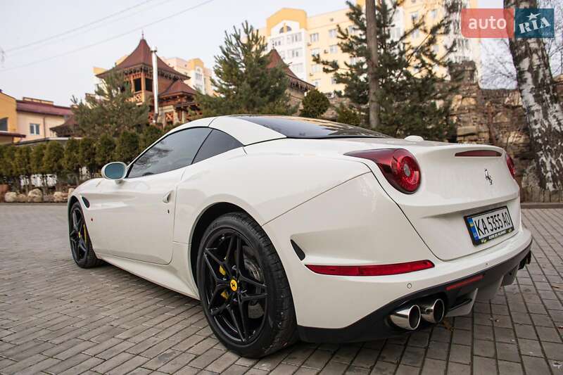 Кабриолет Ferrari California T 2015 в Киеве