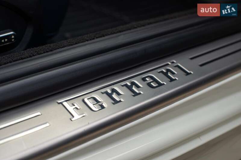 Кабриолет Ferrari California T 2015 в Киеве