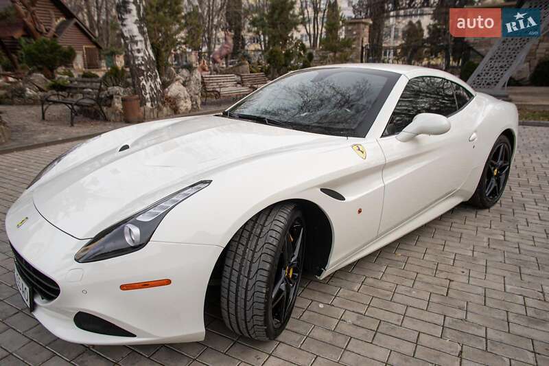 Кабриолет Ferrari California T 2015 в Киеве