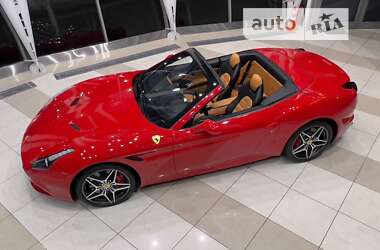Кабриолет Ferrari California 2015 в Киеве