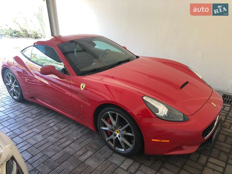 Кабриолет Ferrari California 2010 в Киеве