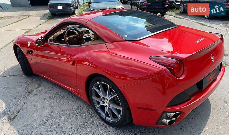 Кабриолет Ferrari California 2010 в Киеве