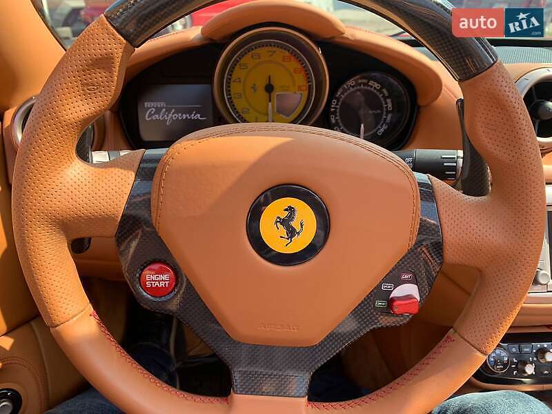 Кабриолет Ferrari California 2010 в Киеве