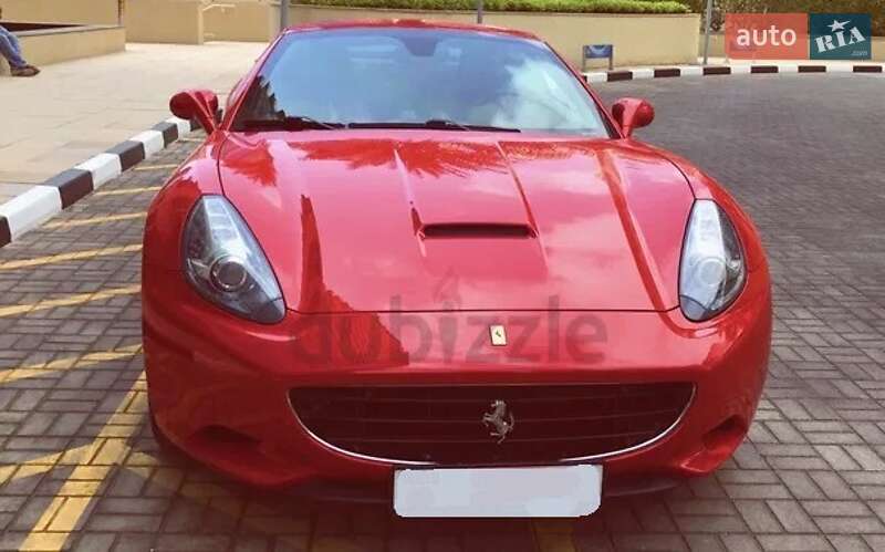Кабриолет Ferrari California 2010 в Киеве