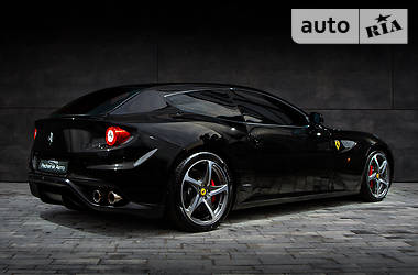 Купе Ferrari FF 2013 в Киеве