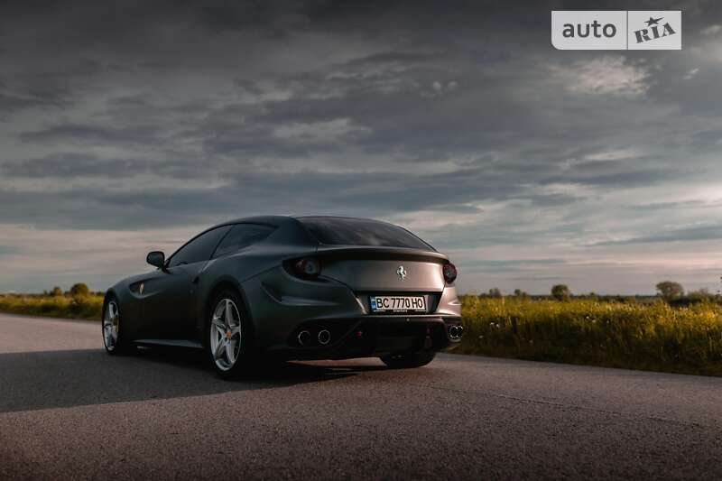 Хэтчбек Ferrari FF 2013 в Львове