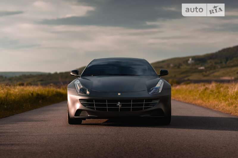 Хэтчбек Ferrari FF 2013 в Львове