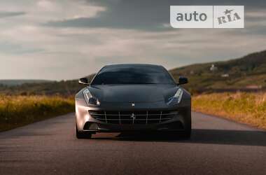 Хетчбек Ferrari FF 2013 в 