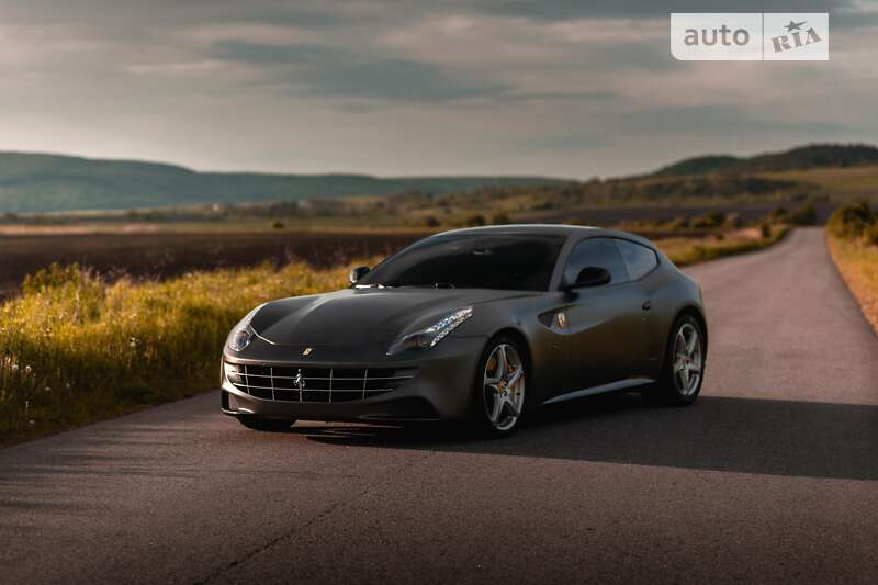 Хэтчбек Ferrari FF 2013 в Львове
