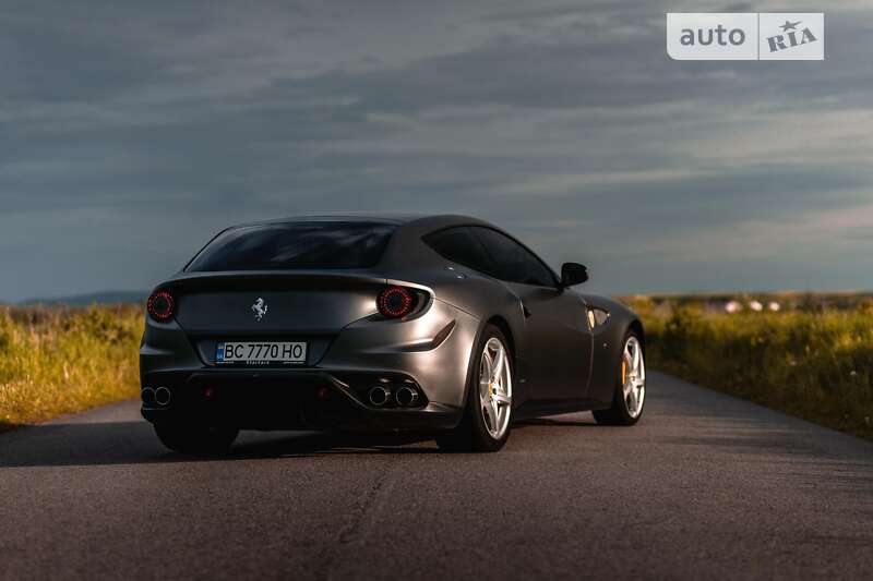 Хэтчбек Ferrari FF 2013 в Львове